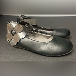 Umi- Black/Grey, Youth Shoes, Size:10, Pre-Owned‎